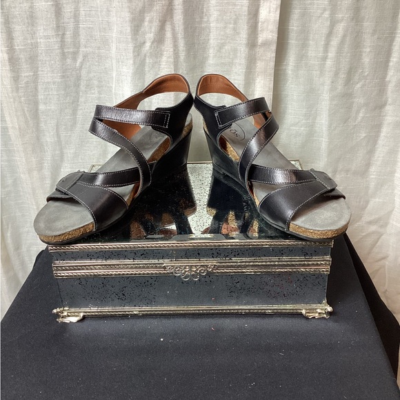 Taos Wizard Wedge Black Leather Sandals; Size 10-10.5 - Picture 3 of 8